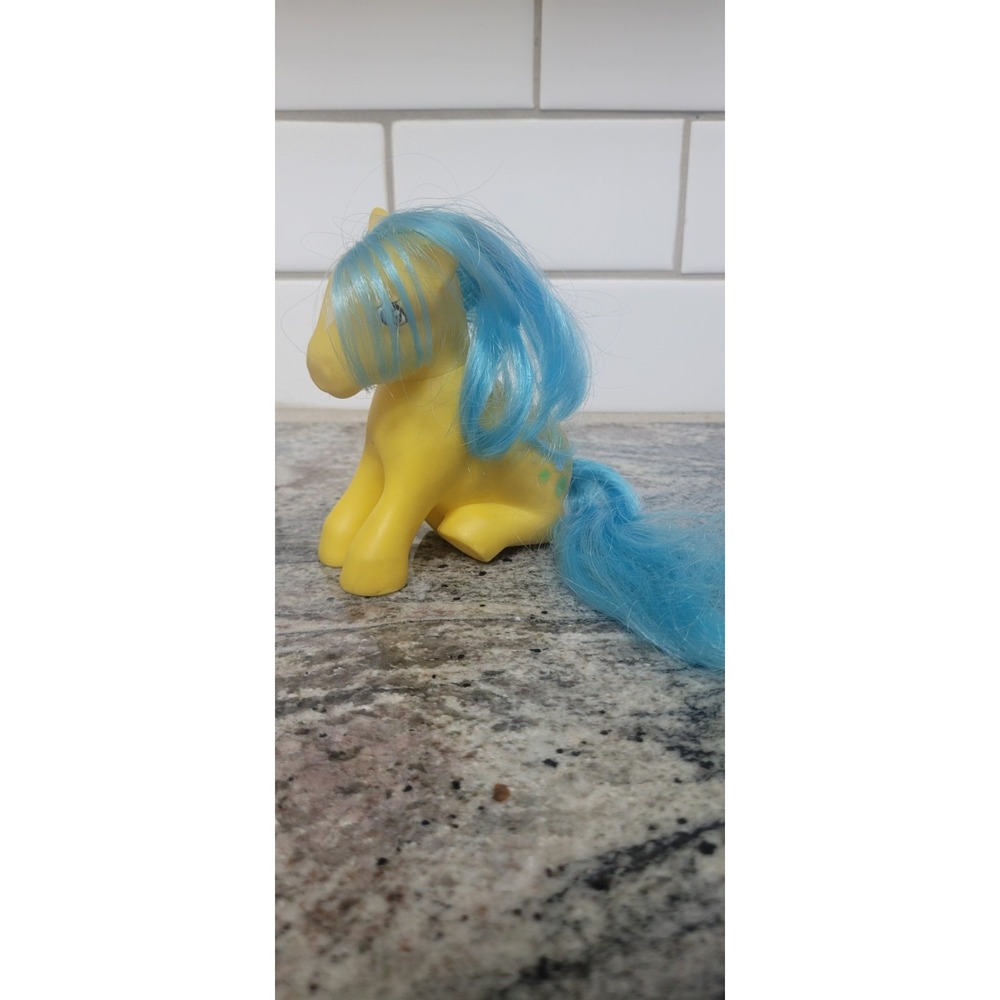 Vintage 1983 My Little Pony BUBBLES Sitting Pony Hasbro G1 Yellow w/Blue Hair